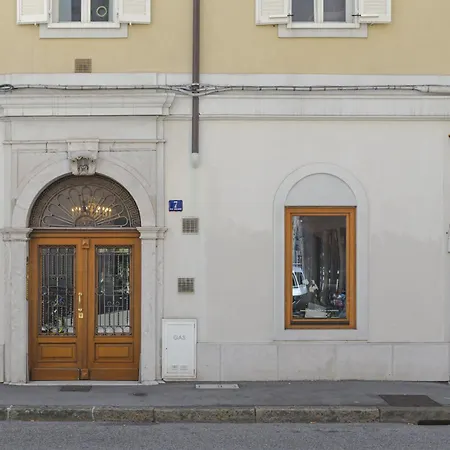 Via Milano Триест